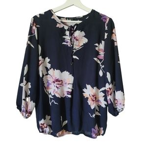 DYNAMITE Floral Top Size Medium
